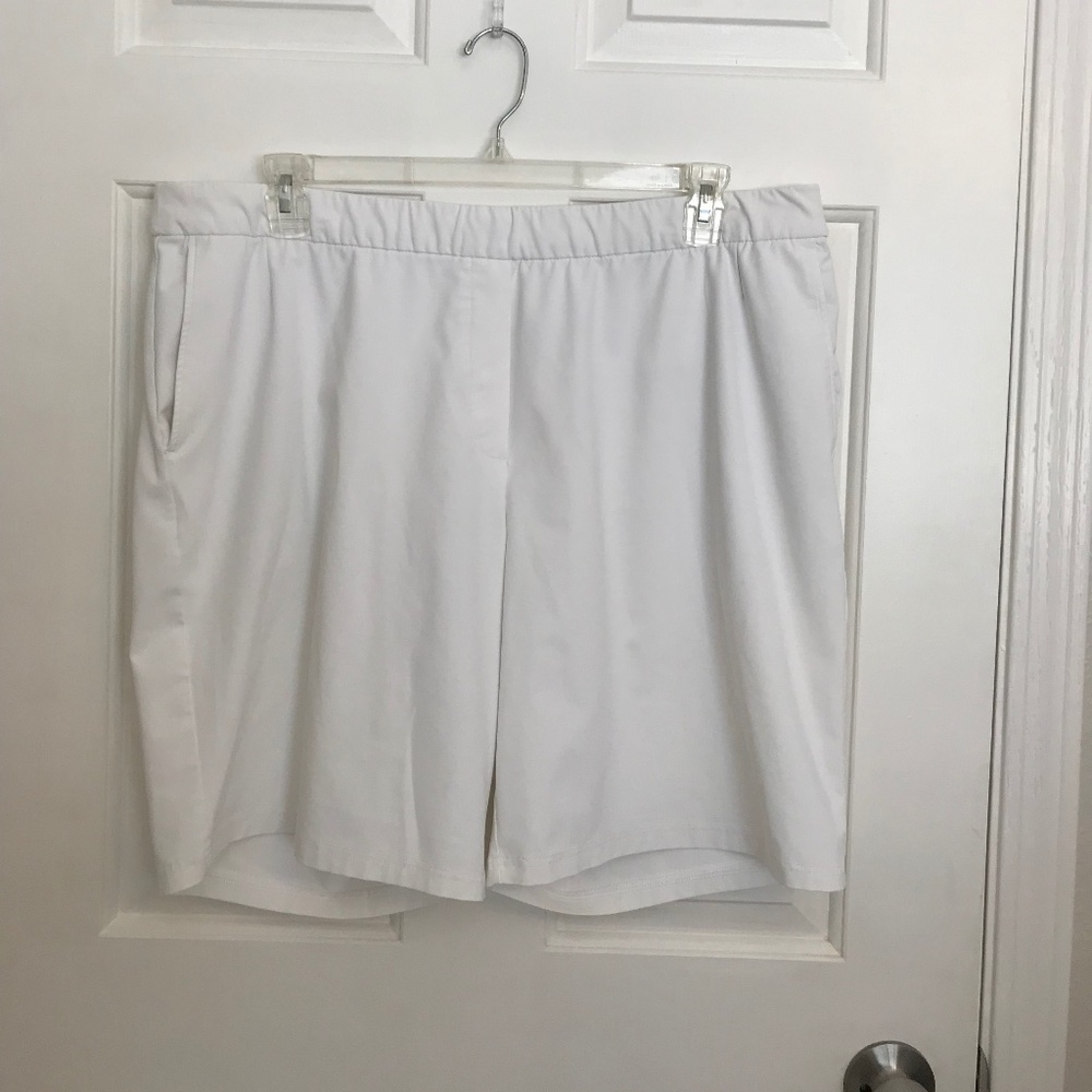 Nike Women's Stretch Flex Victory Golf 10" Inseam Shorts White Plus Size XXL